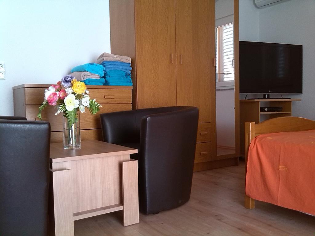Apartments Batarilo Gornji Karin Rum bild